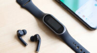7 Best Screen-Equipped Trackers in 2026